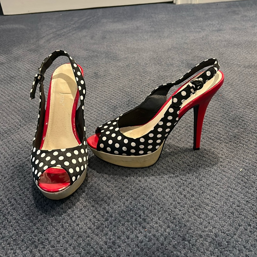 Pierre Dumas size 7 fun pumps!